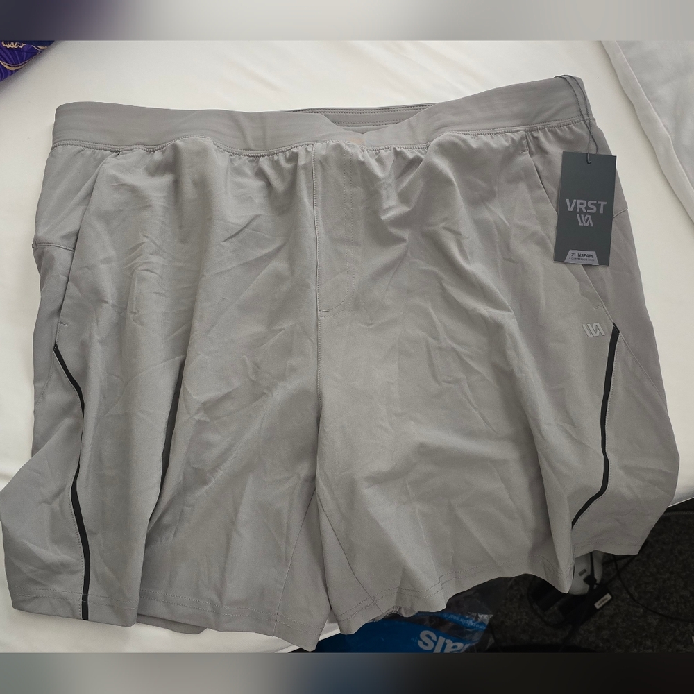 VRST shorts size XXL NWT